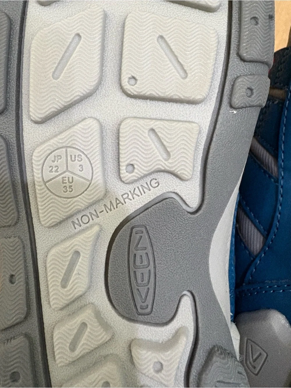 Keen Youth Knotch Hollow Sneakers Blue/Gray Round Toe Bungee Loop Size 3 NEW